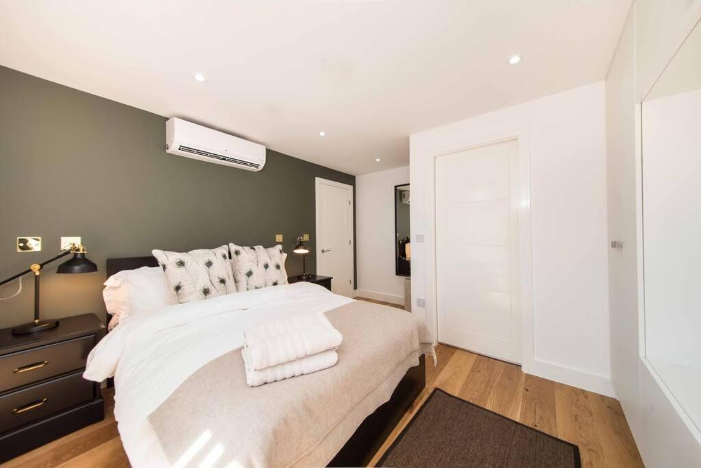 7 Borough - Spacious 2-bed, 2-bath In Prime Location Appartement Londres